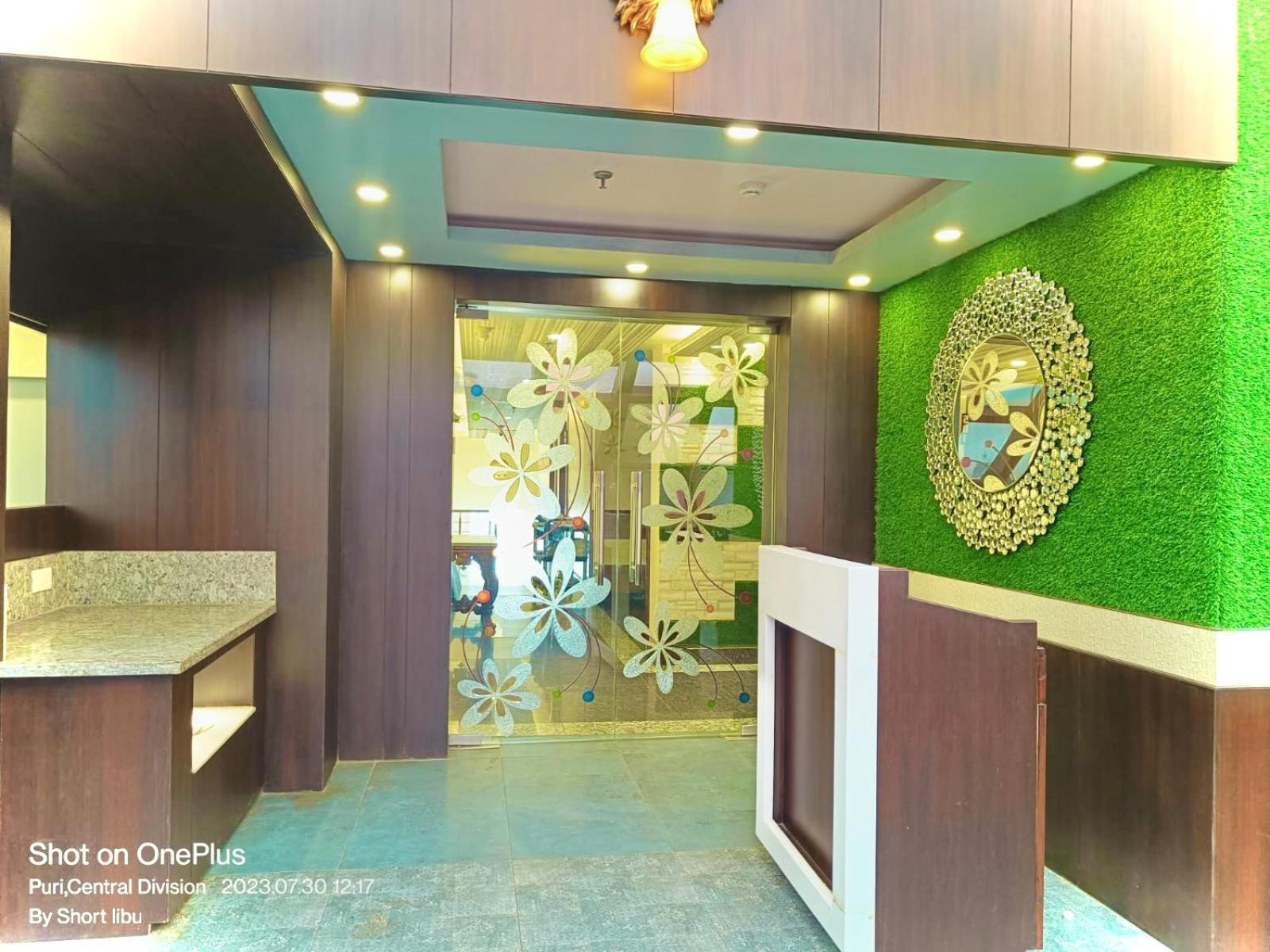 Hotel Kuber Palace ! Puri Near-Sea-Beach-And-Temple Fully-Air-Conditioned-Hotel With-Lift-And-Parking-Facility Eksteriør billede