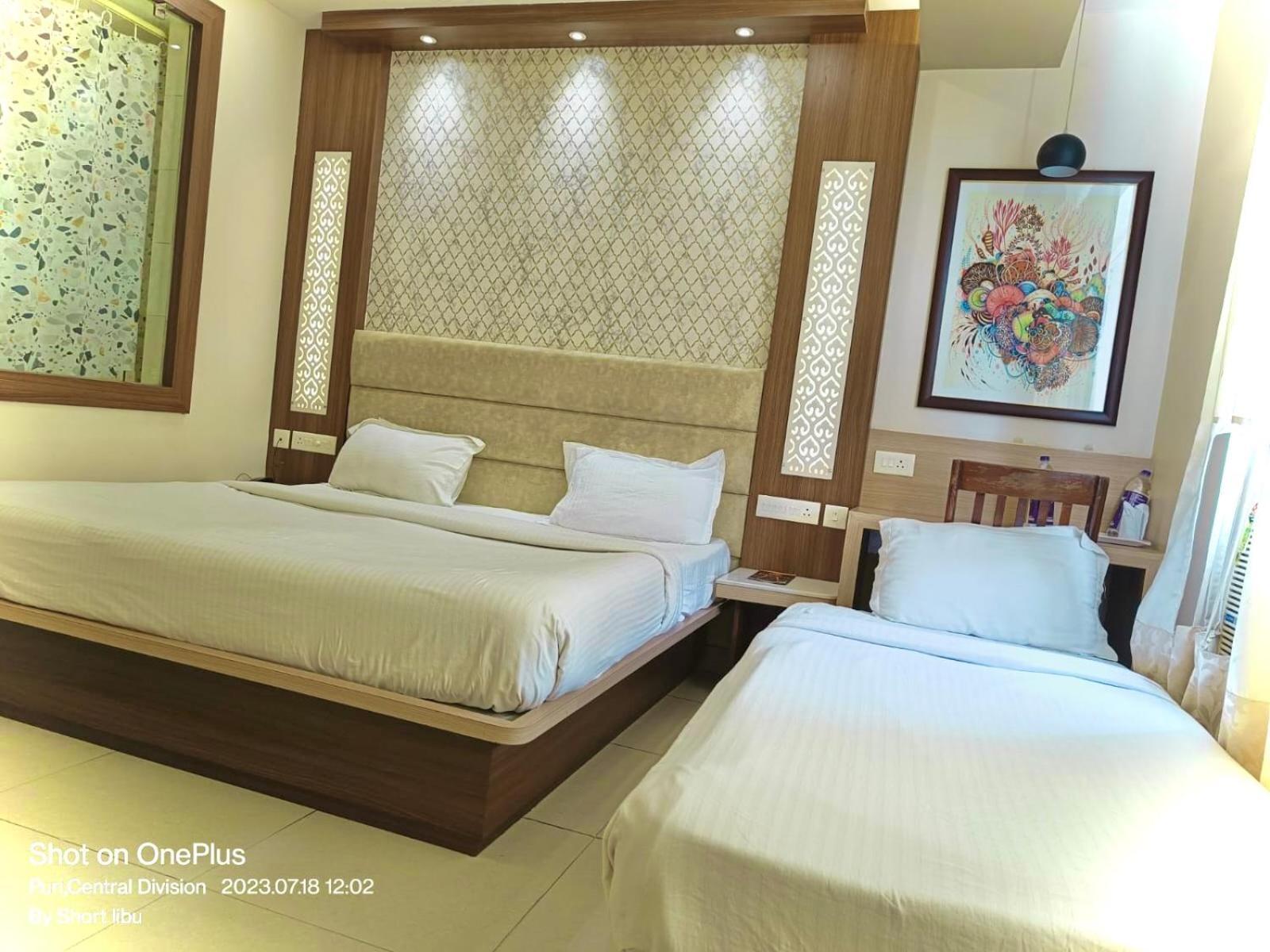 Hotel Kuber Palace ! Puri Near-Sea-Beach-And-Temple Fully-Air-Conditioned-Hotel With-Lift-And-Parking-Facility Eksteriør billede