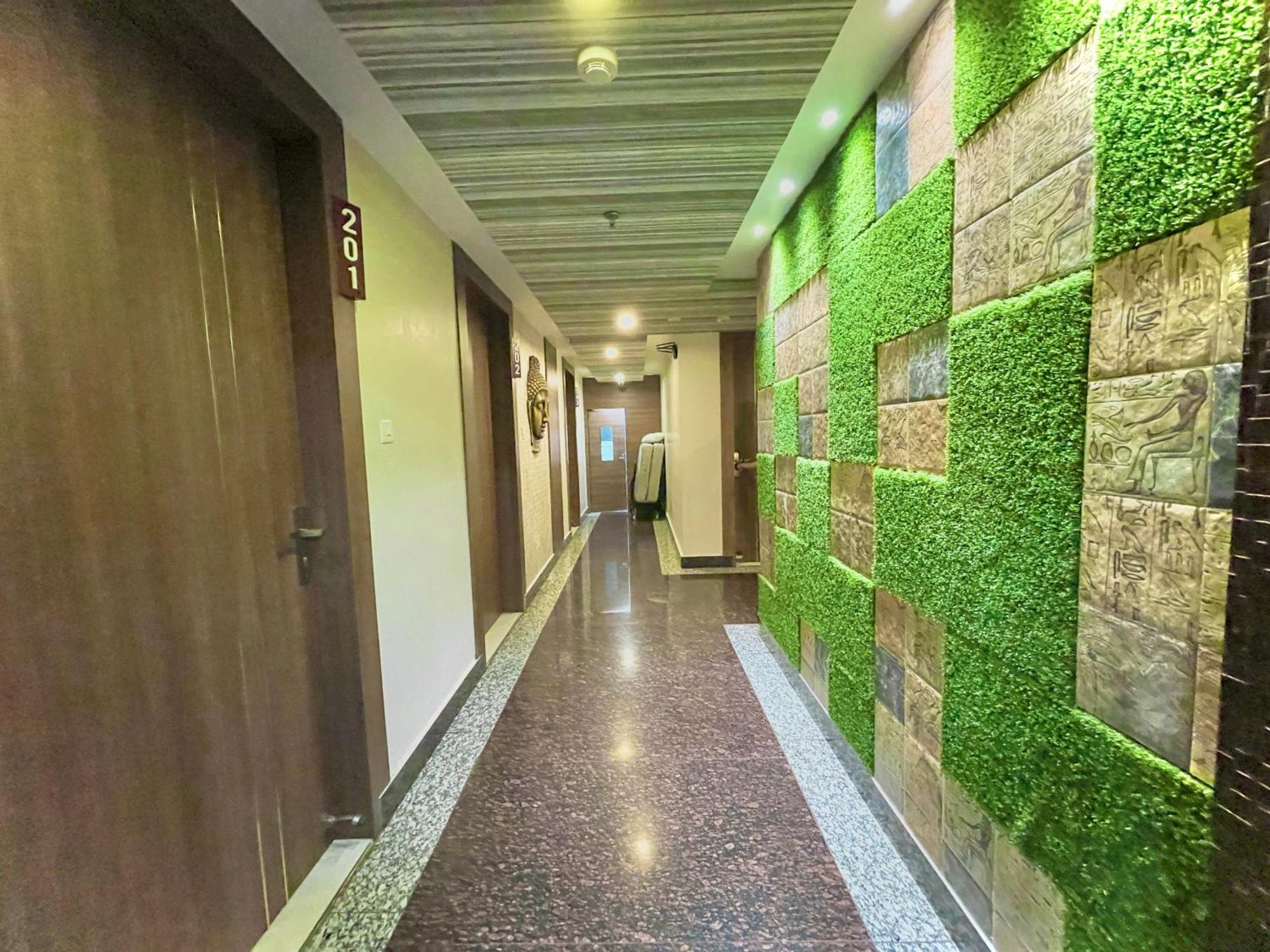 Hotel Kuber Palace ! Puri Near-Sea-Beach-And-Temple Fully-Air-Conditioned-Hotel With-Lift-And-Parking-Facility Eksteriør billede