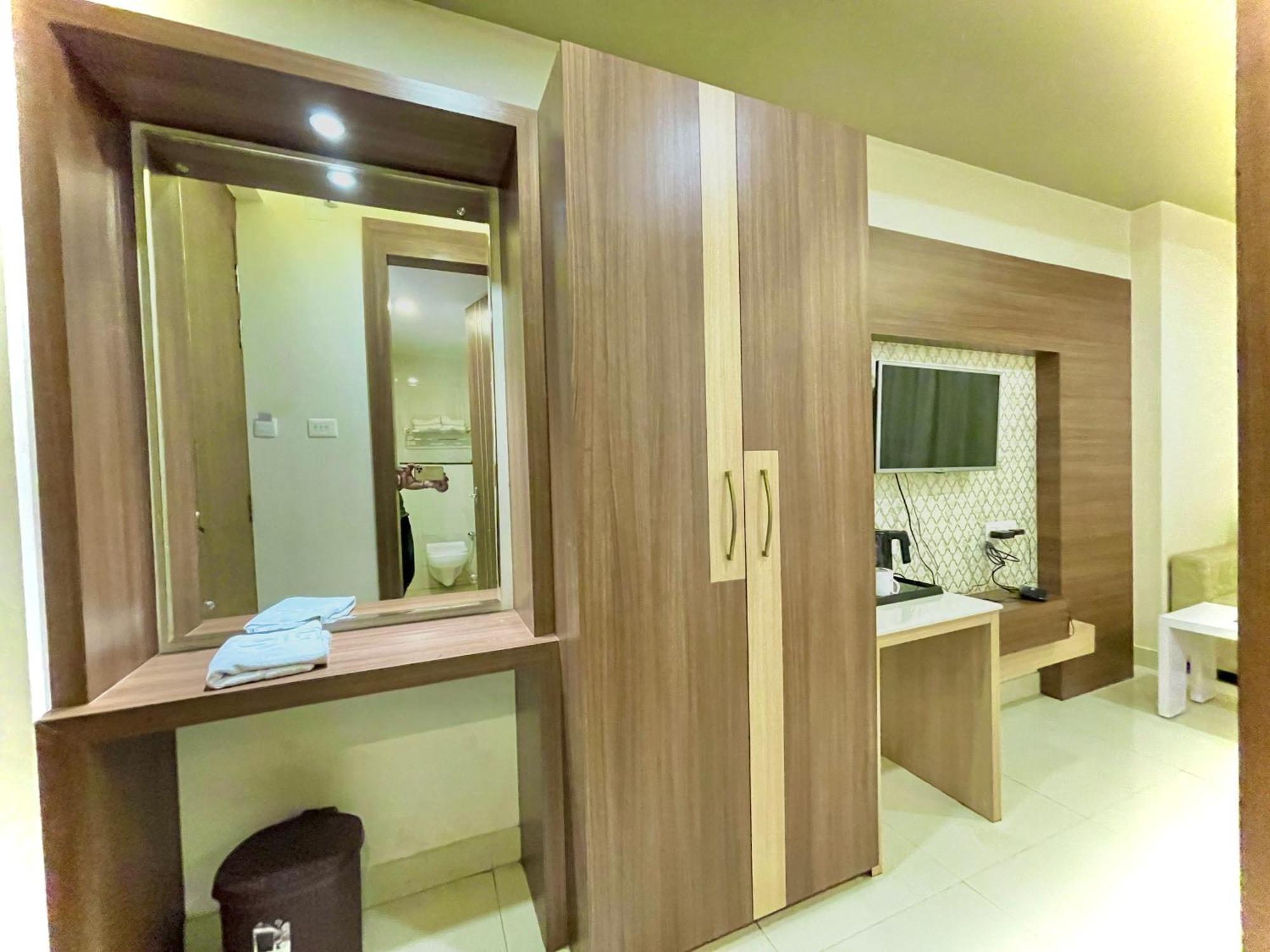 Hotel Kuber Palace ! Puri Near-Sea-Beach-And-Temple Fully-Air-Conditioned-Hotel With-Lift-And-Parking-Facility Eksteriør billede