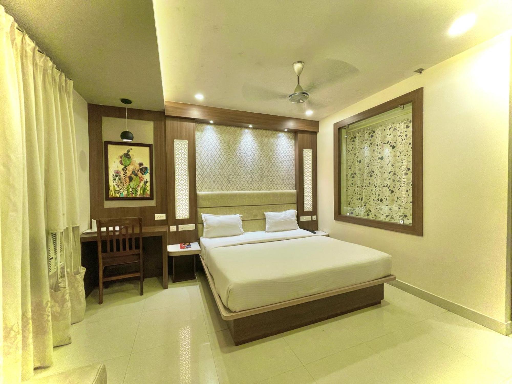 Hotel Kuber Palace ! Puri Near-Sea-Beach-And-Temple Fully-Air-Conditioned-Hotel With-Lift-And-Parking-Facility Eksteriør billede