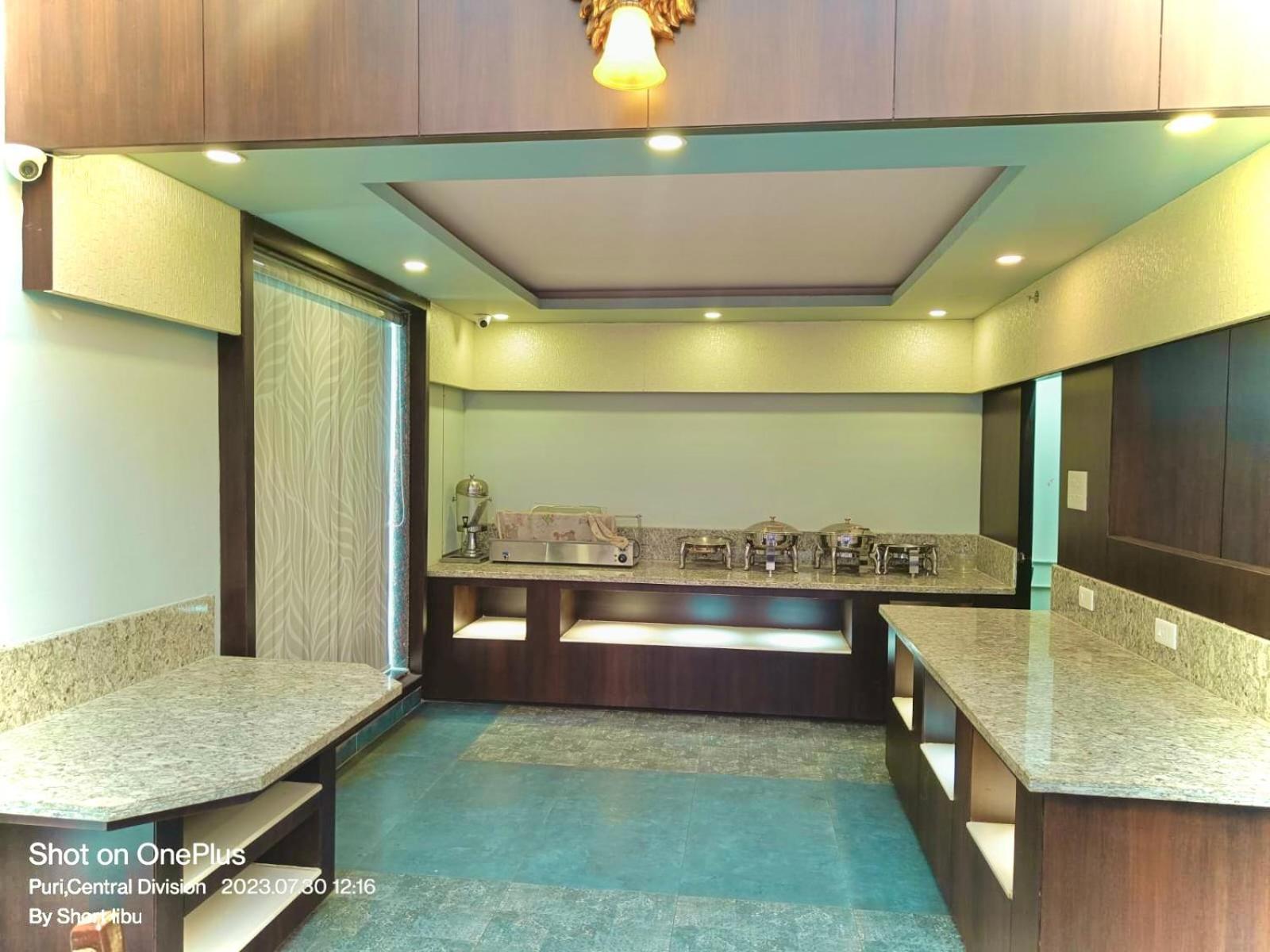 Hotel Kuber Palace ! Puri Near-Sea-Beach-And-Temple Fully-Air-Conditioned-Hotel With-Lift-And-Parking-Facility Eksteriør billede