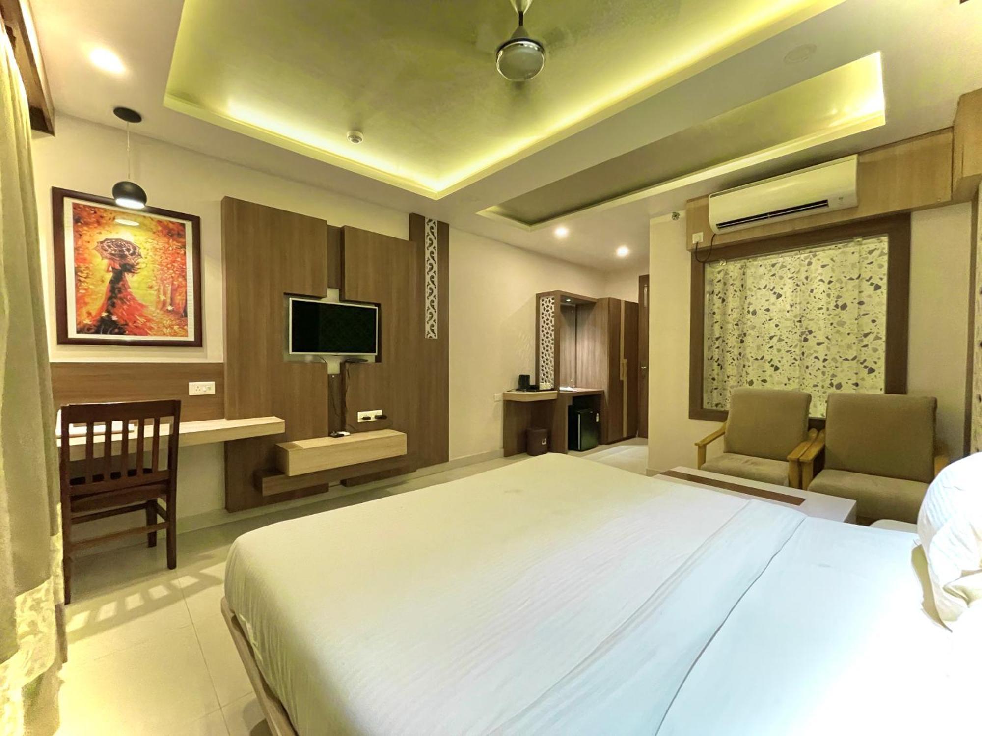 Hotel Kuber Palace ! Puri Near-Sea-Beach-And-Temple Fully-Air-Conditioned-Hotel With-Lift-And-Parking-Facility Eksteriør billede