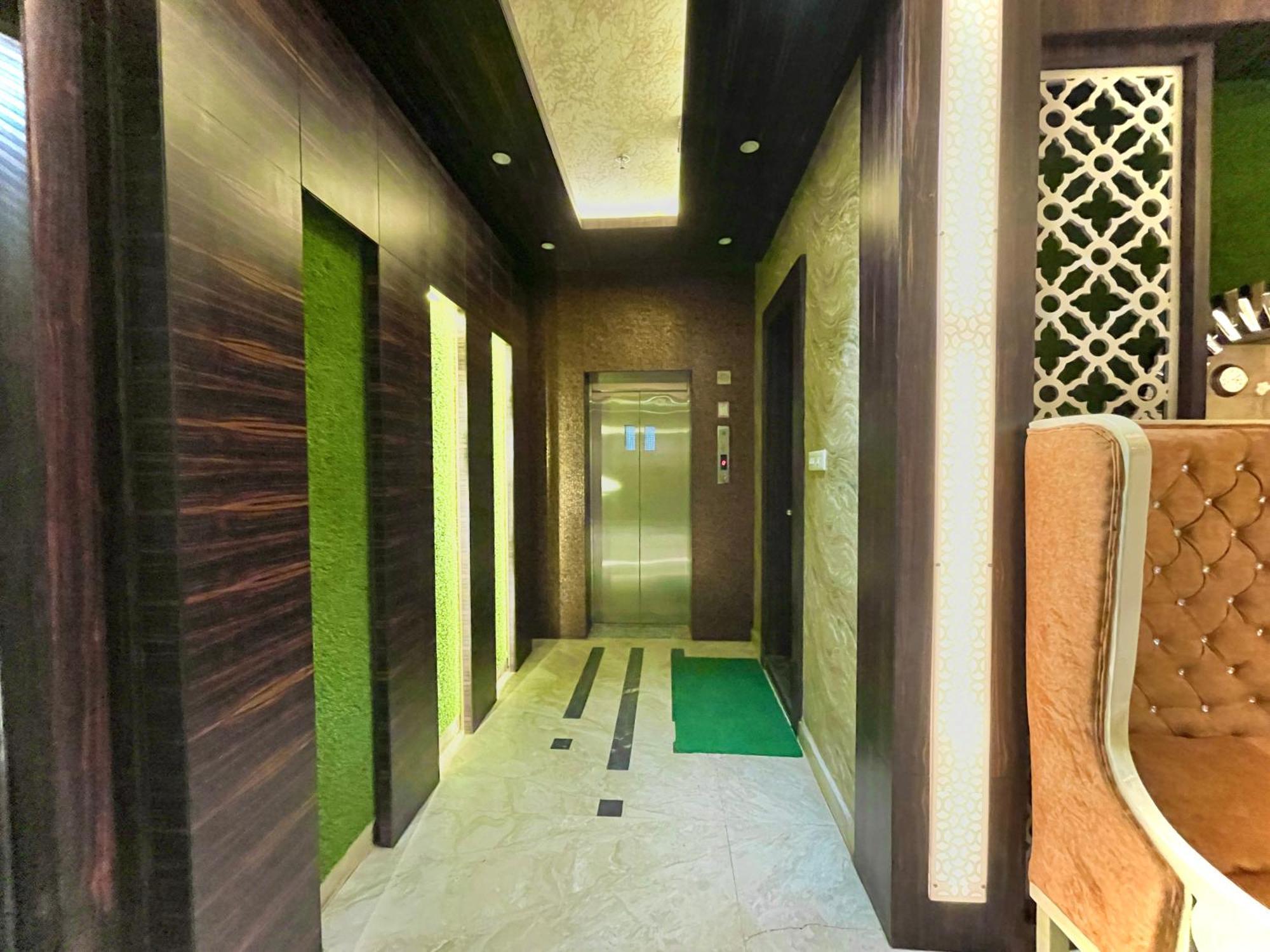 Hotel Kuber Palace ! Puri Near-Sea-Beach-And-Temple Fully-Air-Conditioned-Hotel With-Lift-And-Parking-Facility Eksteriør billede