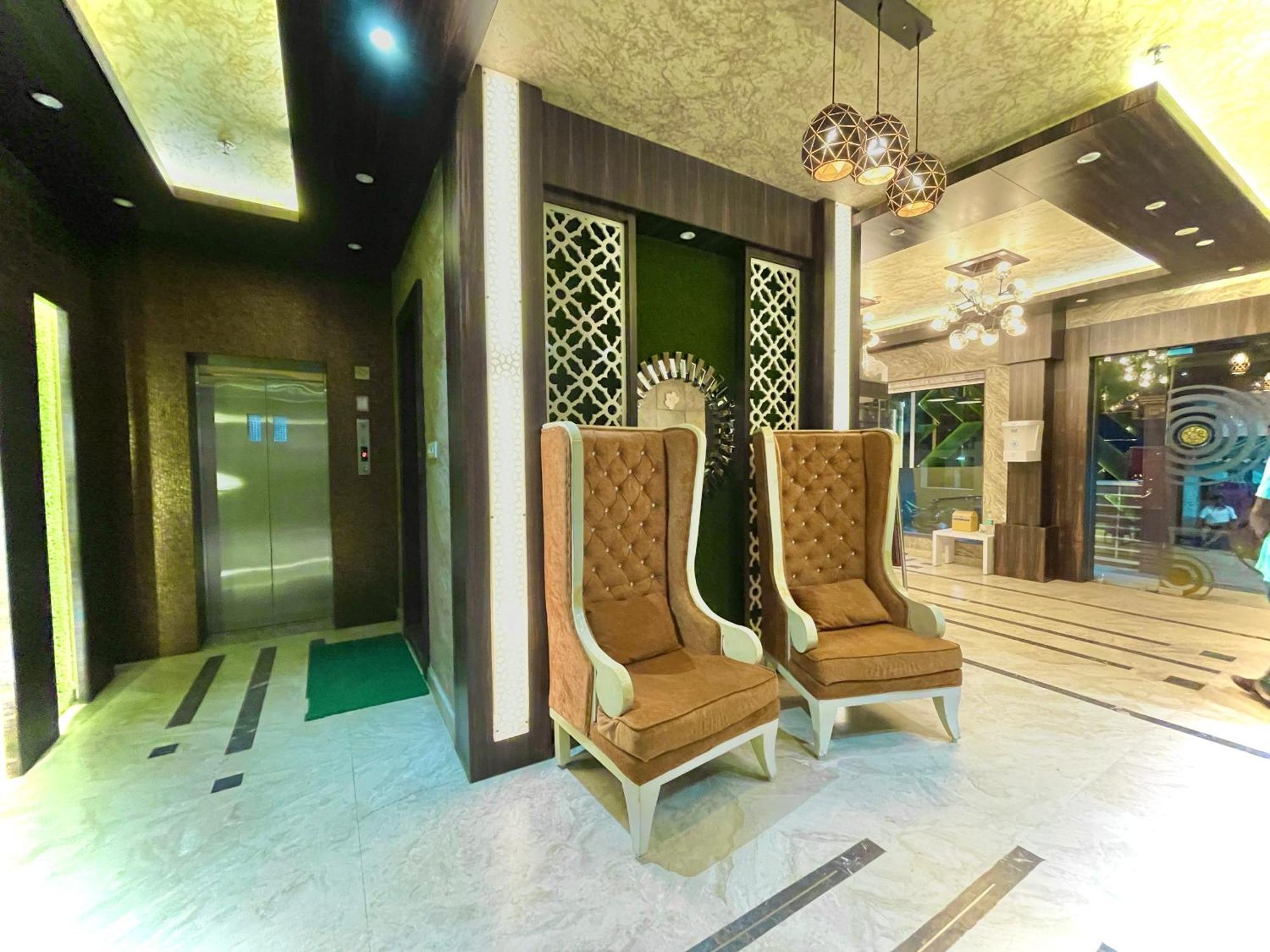 Hotel Kuber Palace ! Puri Near-Sea-Beach-And-Temple Fully-Air-Conditioned-Hotel With-Lift-And-Parking-Facility Eksteriør billede