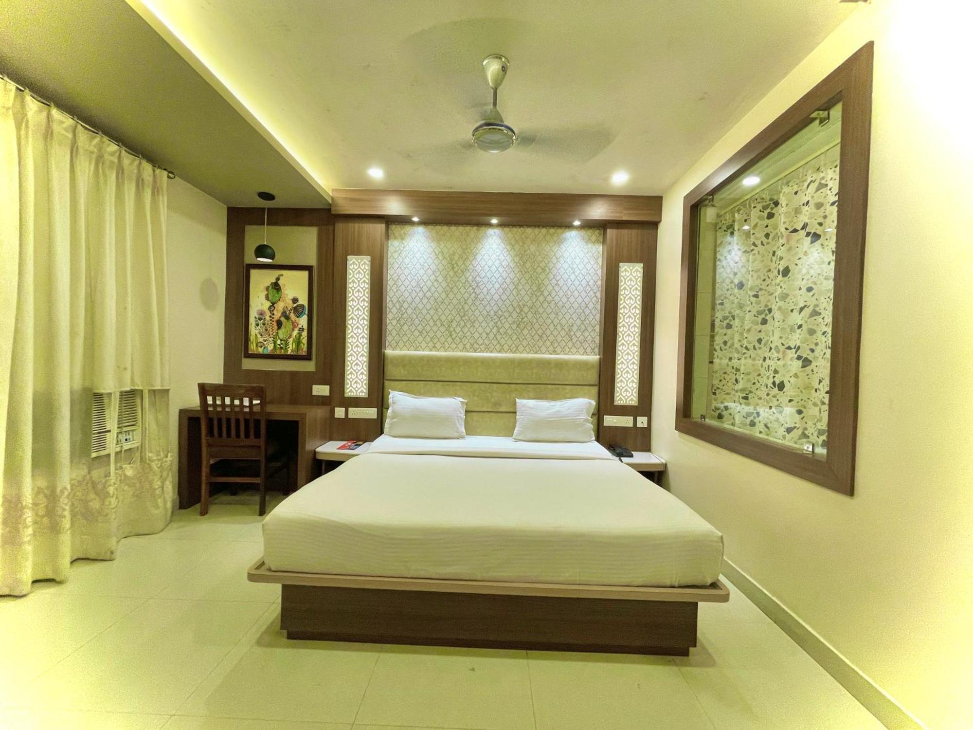 Hotel Kuber Palace ! Puri Near-Sea-Beach-And-Temple Fully-Air-Conditioned-Hotel With-Lift-And-Parking-Facility Eksteriør billede