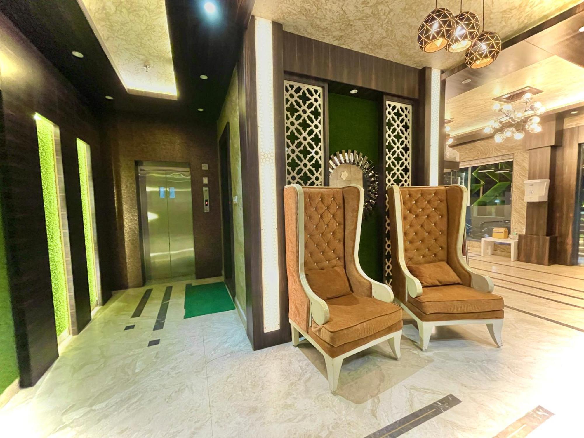 Hotel Kuber Palace ! Puri Near-Sea-Beach-And-Temple Fully-Air-Conditioned-Hotel With-Lift-And-Parking-Facility Eksteriør billede