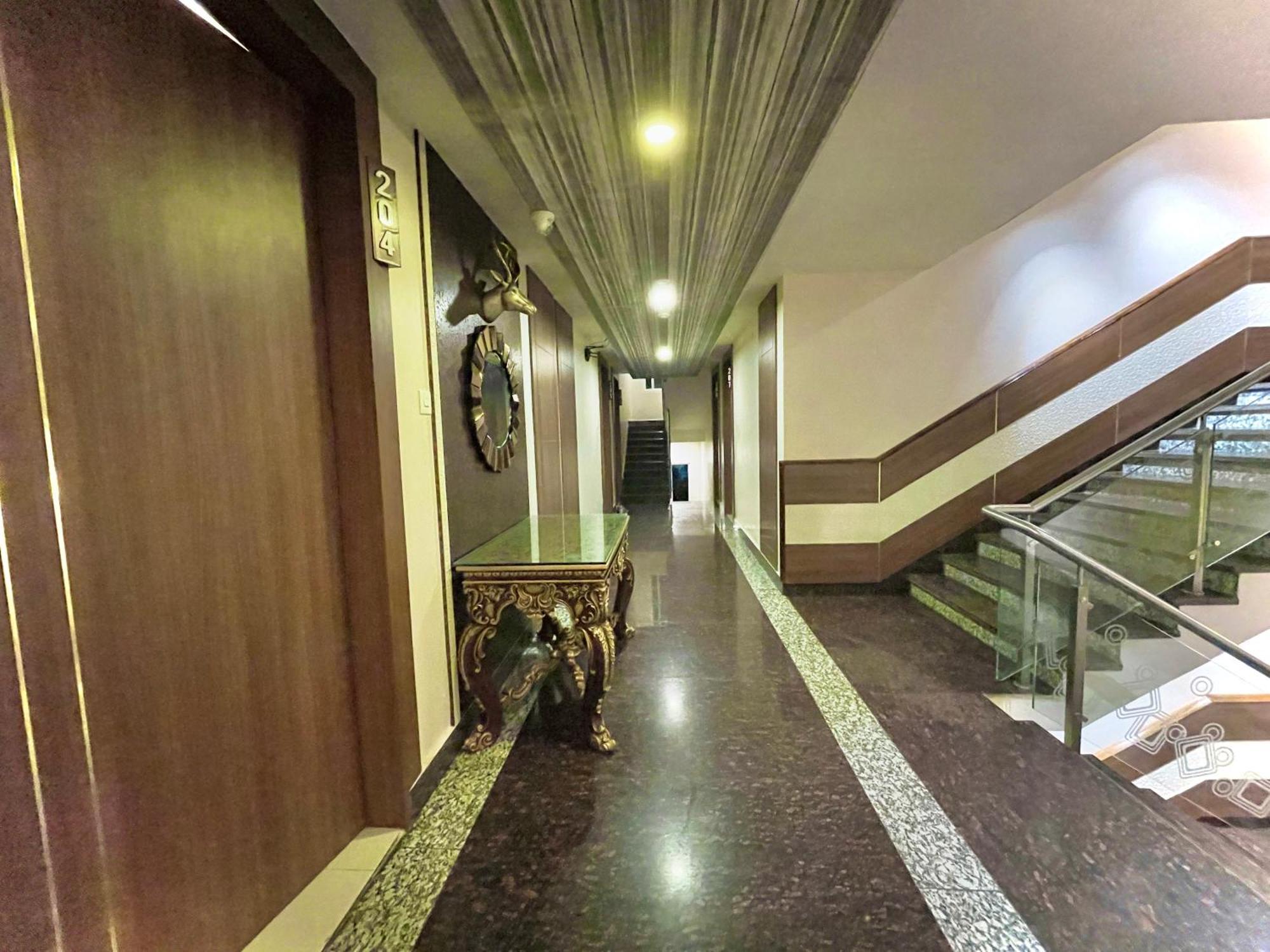Hotel Kuber Palace ! Puri Near-Sea-Beach-And-Temple Fully-Air-Conditioned-Hotel With-Lift-And-Parking-Facility Eksteriør billede
