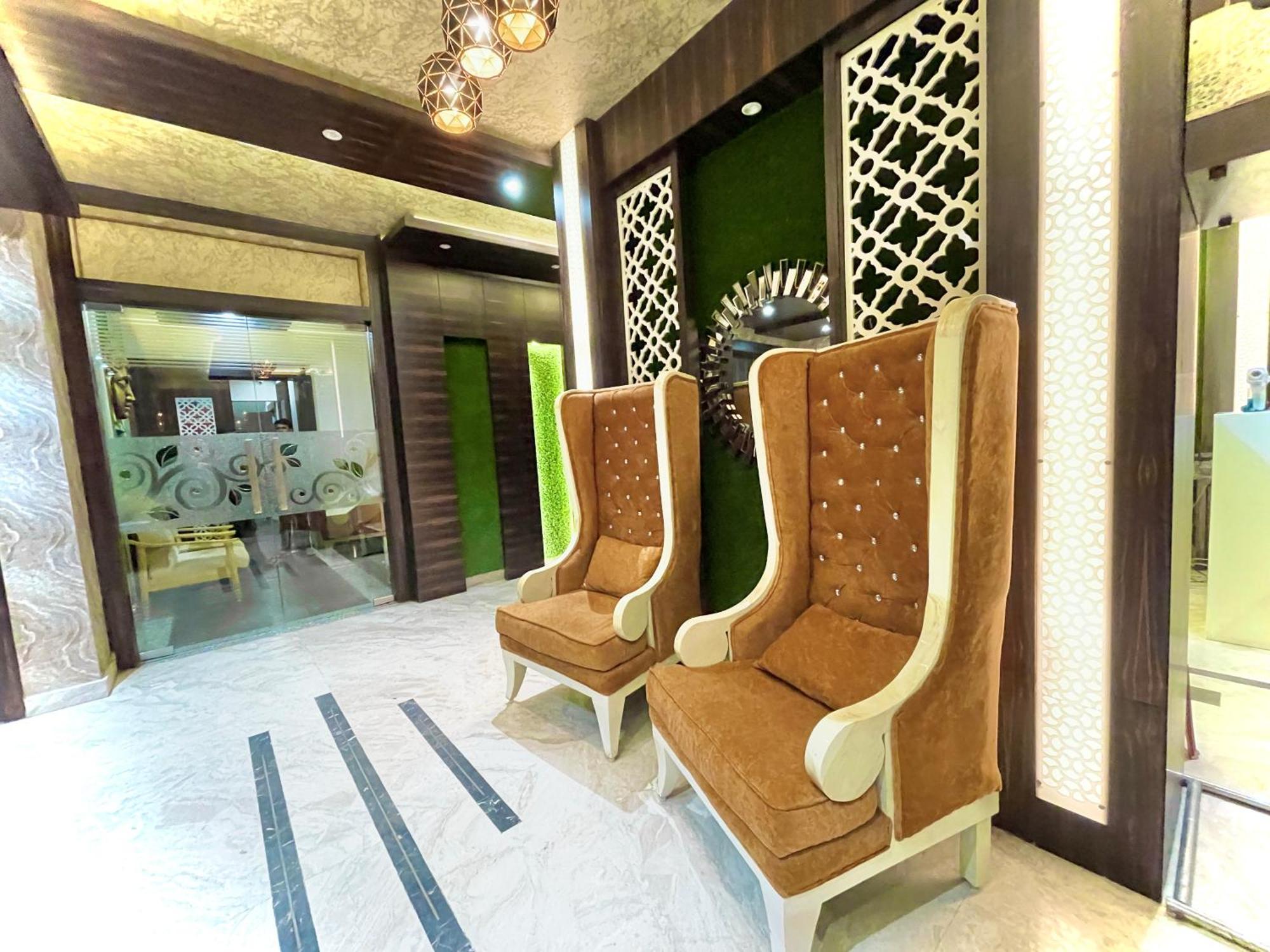 Hotel Kuber Palace ! Puri Near-Sea-Beach-And-Temple Fully-Air-Conditioned-Hotel With-Lift-And-Parking-Facility Eksteriør billede