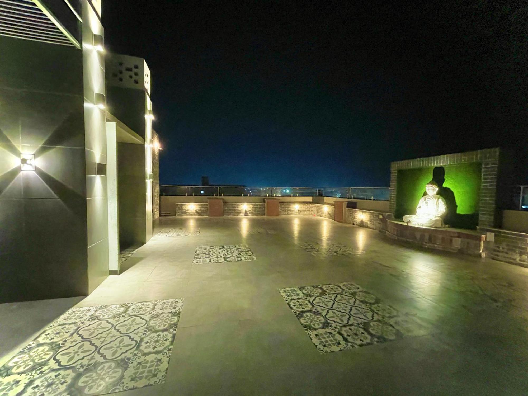 Hotel Kuber Palace ! Puri Near-Sea-Beach-And-Temple Fully-Air-Conditioned-Hotel With-Lift-And-Parking-Facility Eksteriør billede