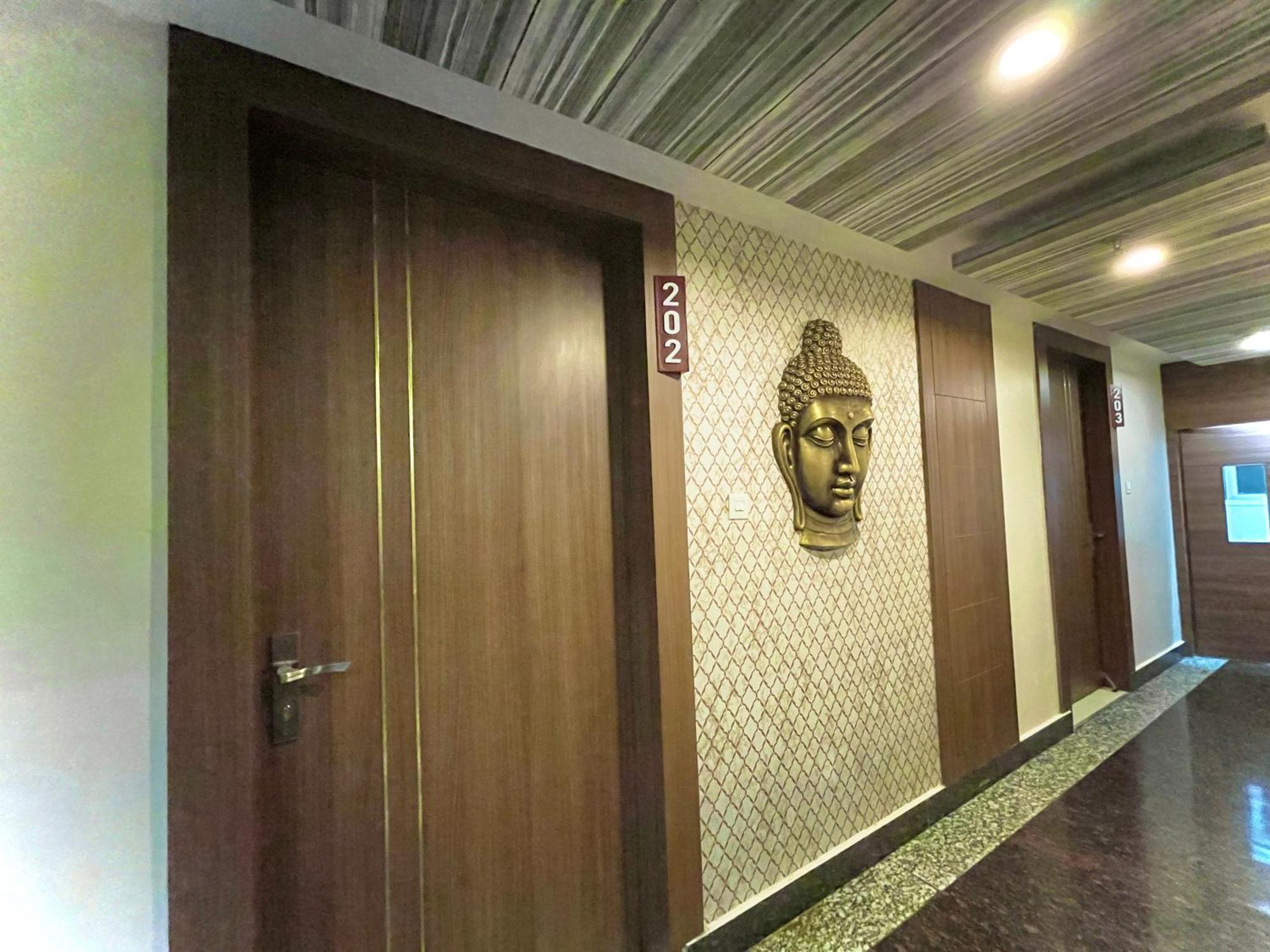 Hotel Kuber Palace ! Puri Near-Sea-Beach-And-Temple Fully-Air-Conditioned-Hotel With-Lift-And-Parking-Facility Eksteriør billede