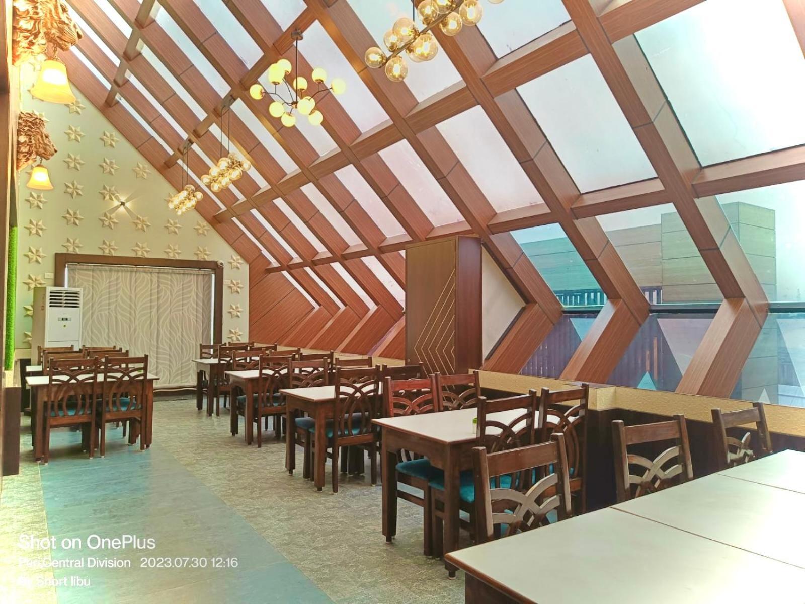 Hotel Kuber Palace ! Puri Near-Sea-Beach-And-Temple Fully-Air-Conditioned-Hotel With-Lift-And-Parking-Facility Eksteriør billede