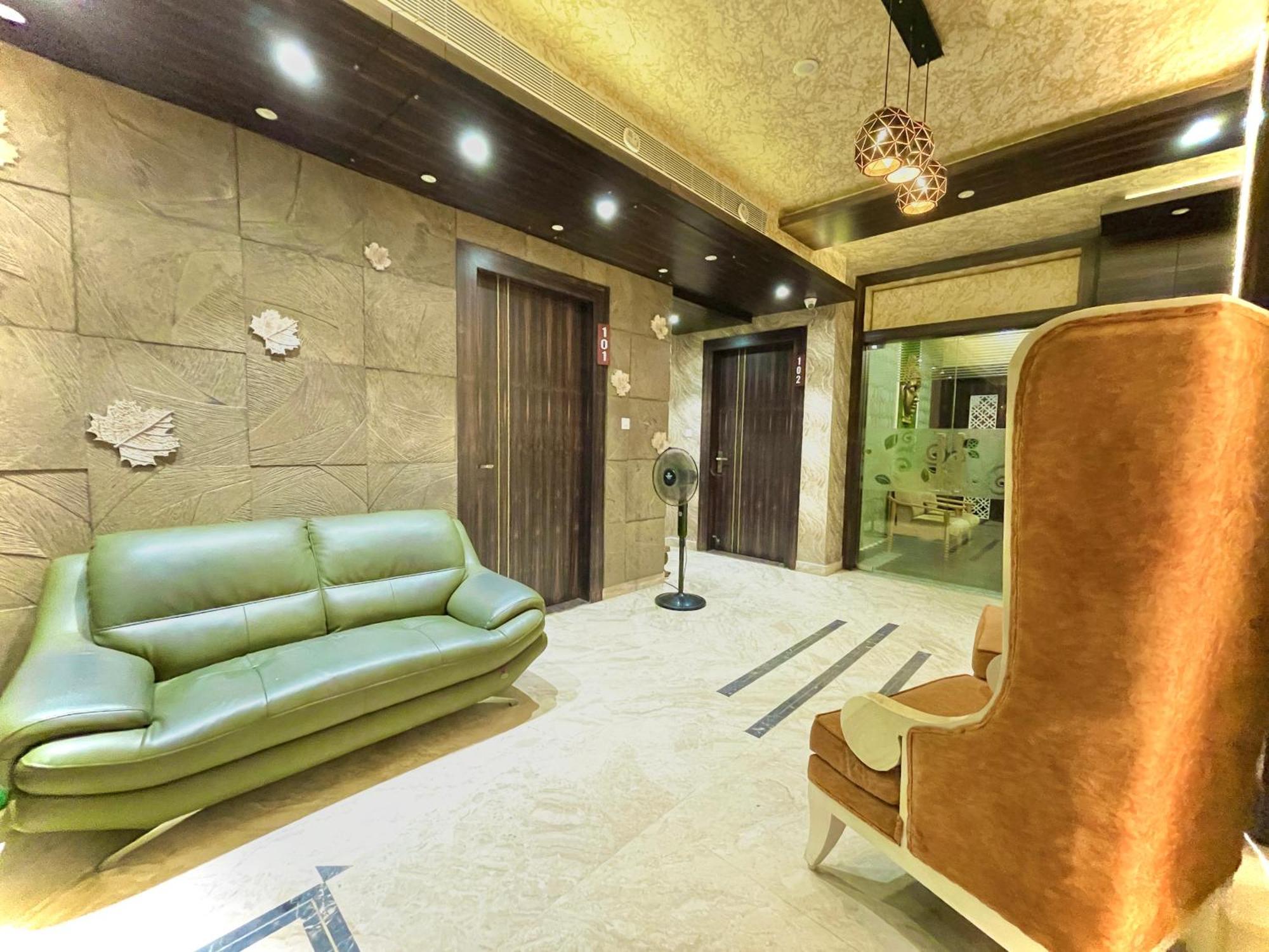 Hotel Kuber Palace ! Puri Near-Sea-Beach-And-Temple Fully-Air-Conditioned-Hotel With-Lift-And-Parking-Facility Eksteriør billede