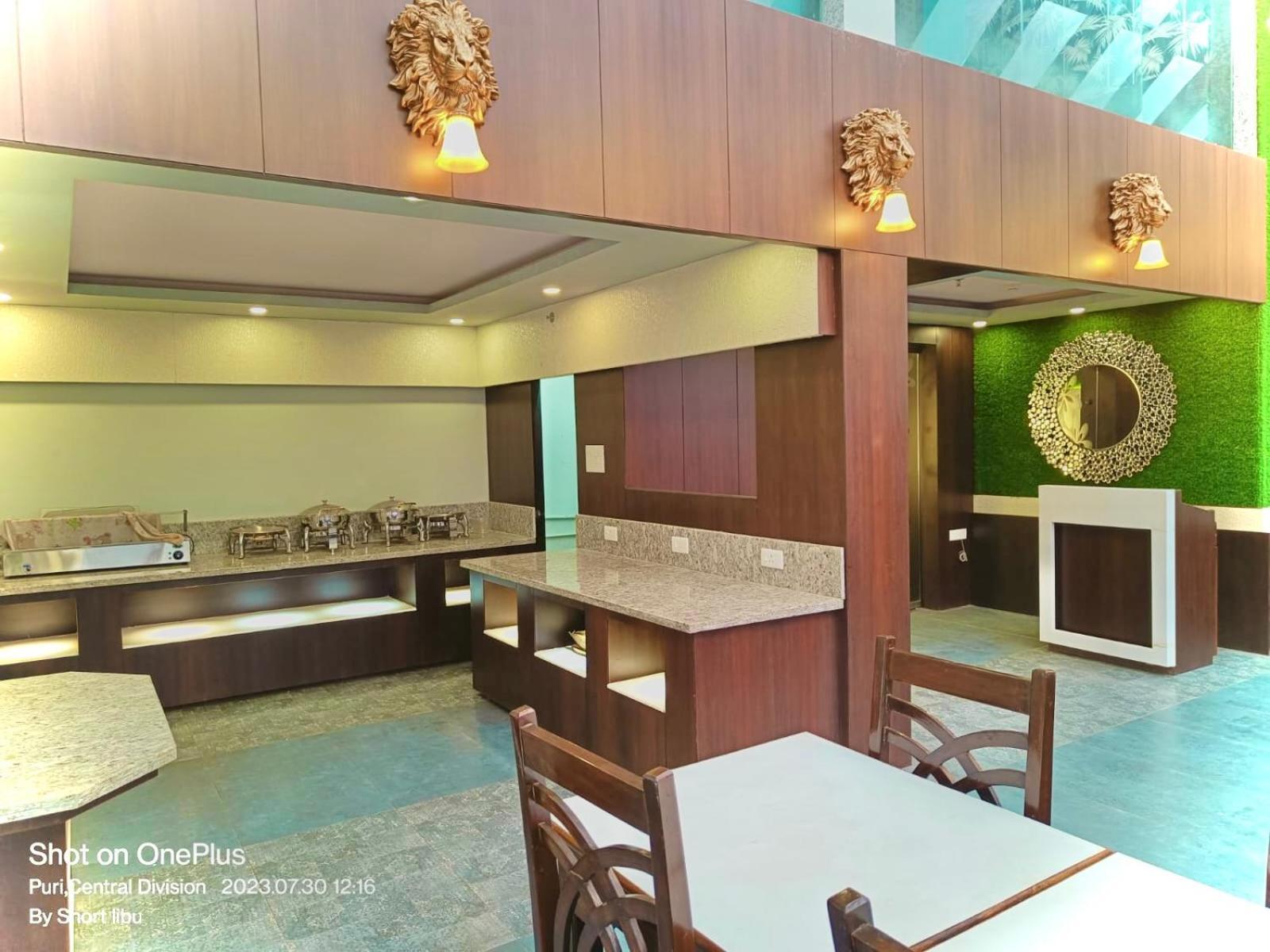 Hotel Kuber Palace ! Puri Near-Sea-Beach-And-Temple Fully-Air-Conditioned-Hotel With-Lift-And-Parking-Facility Eksteriør billede