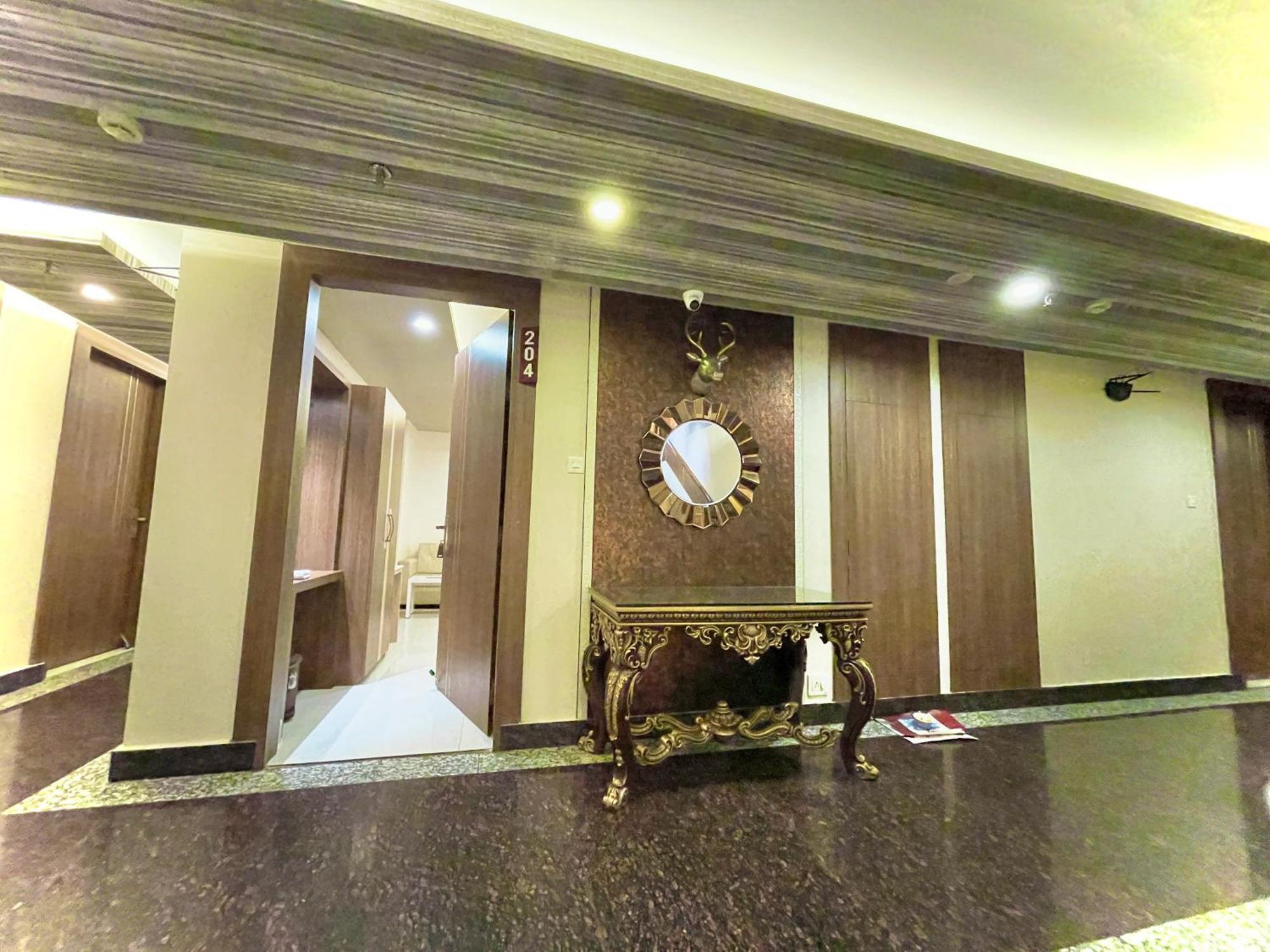 Hotel Kuber Palace ! Puri Near-Sea-Beach-And-Temple Fully-Air-Conditioned-Hotel With-Lift-And-Parking-Facility Eksteriør billede