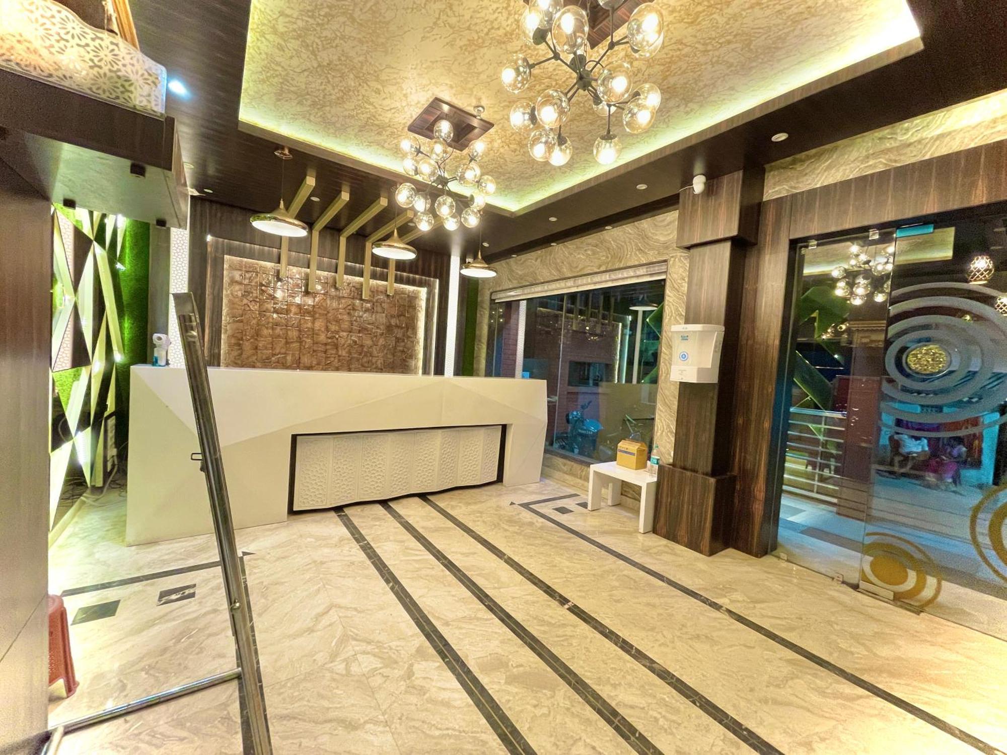 Hotel Kuber Palace ! Puri Near-Sea-Beach-And-Temple Fully-Air-Conditioned-Hotel With-Lift-And-Parking-Facility Eksteriør billede